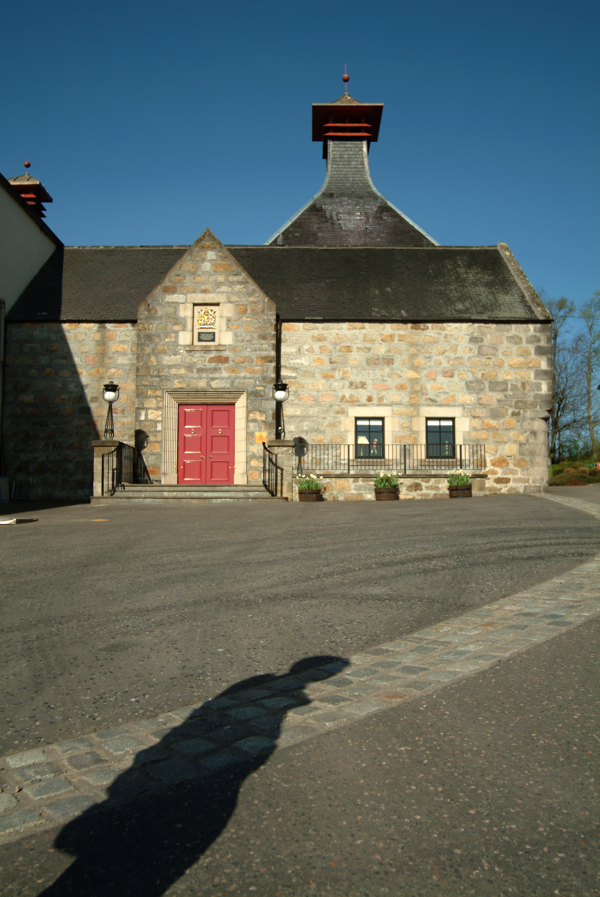 Cardhu Distillery_front entrance